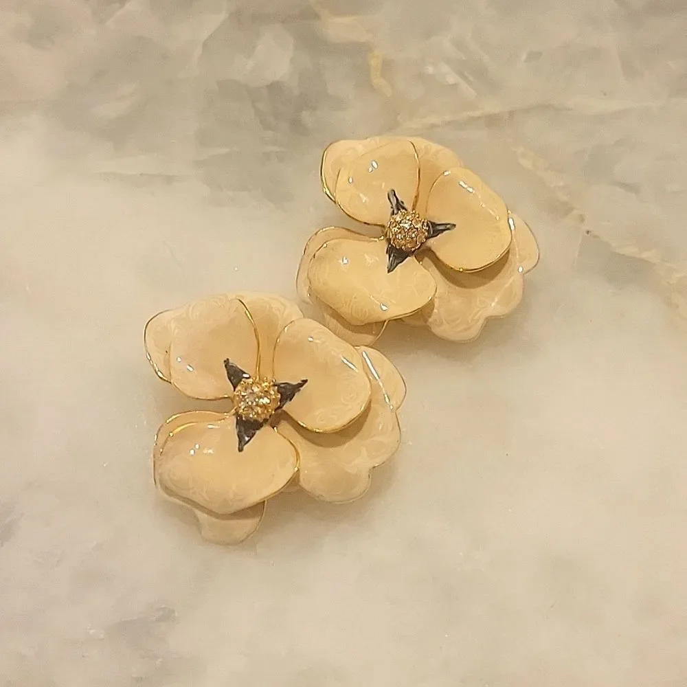 NEW Kenneth Jay Layne Beige Gold Crystal Pave Retro Clip on Flower Earrings - Picture 3 of 9